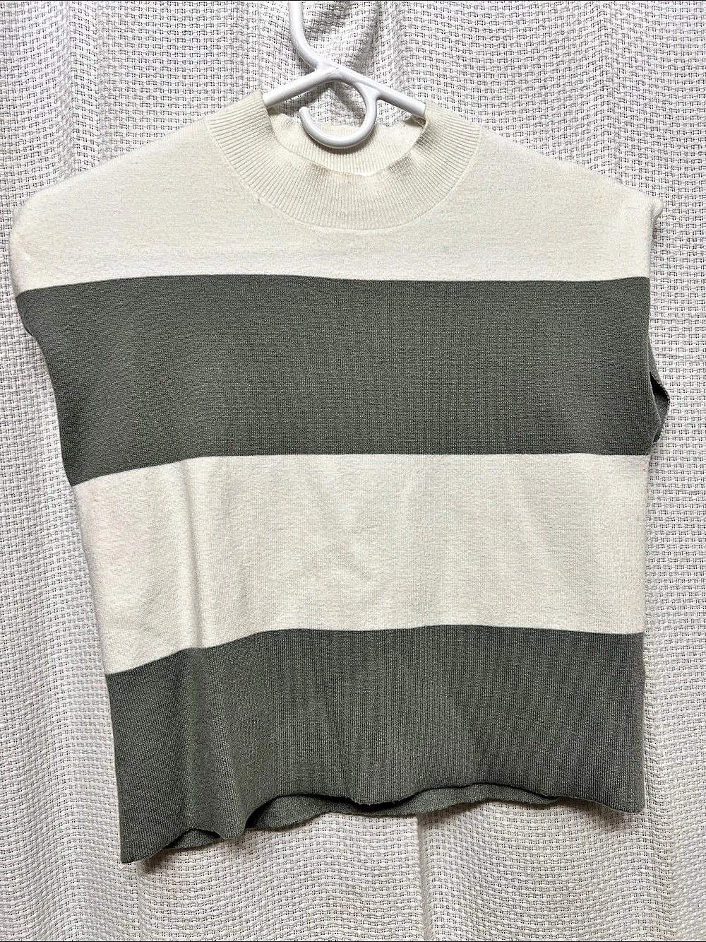 Jessica Simpson Striped Mock Neck Sweater in Gray & White Size XS Like New
